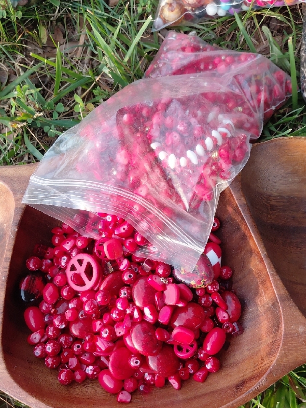 1 lb Red Mixed Beads - Picture 3 of 5